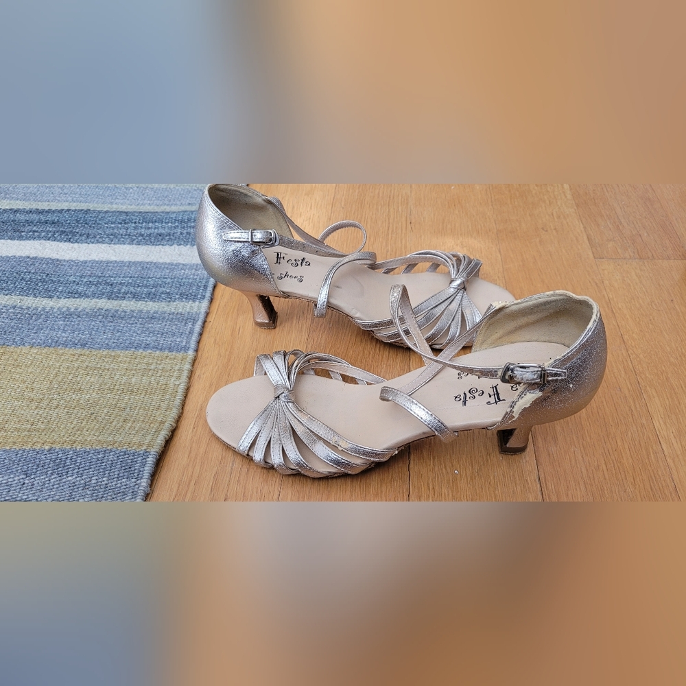 Ballroom/latin dance "La Fiesta" shoes size 10 1/2 narrow feet  ( size small)